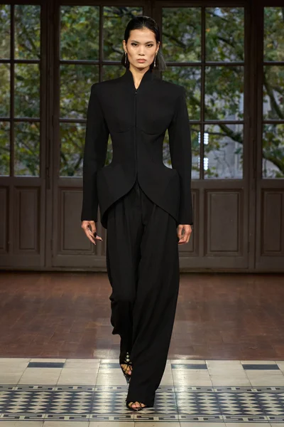 Look 10
